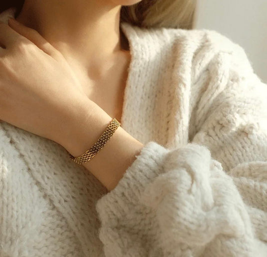 simple gold bracelet designs for women