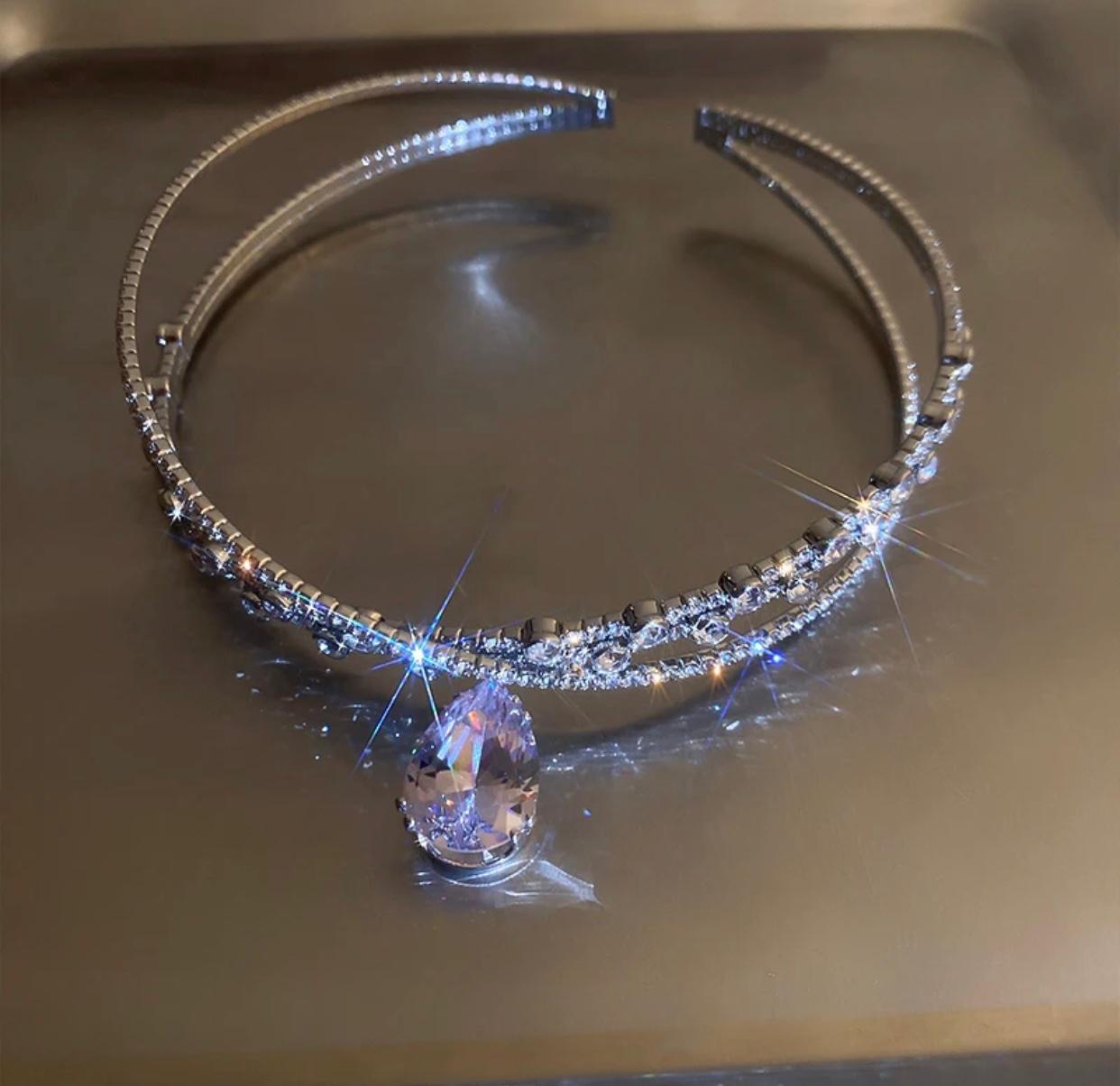 A choker featuring a crystal water drop pendant