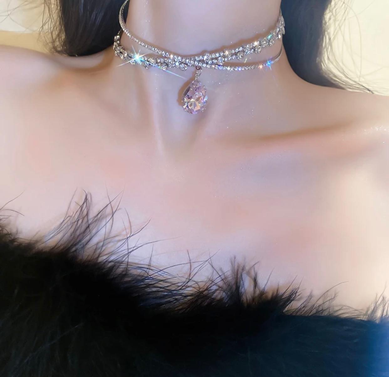 A vintage inspired crystal water drop choker