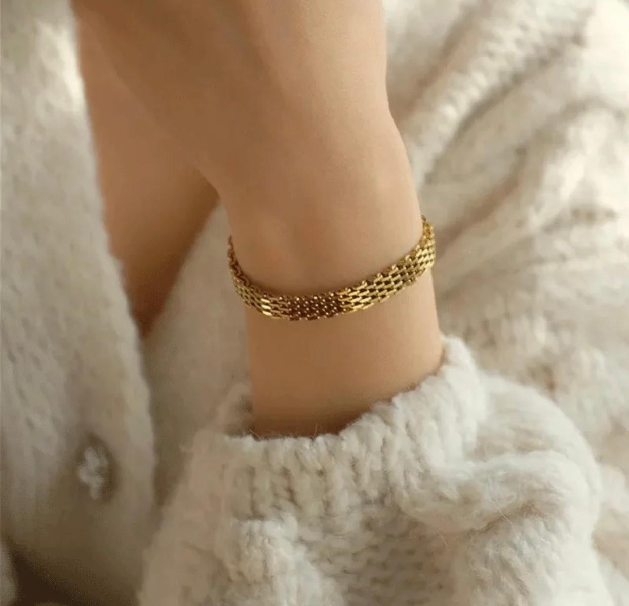 A gold plated watch belt bracelet 