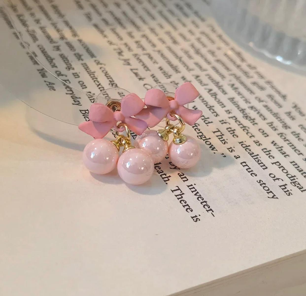 Bow shaped stud earrings in pink